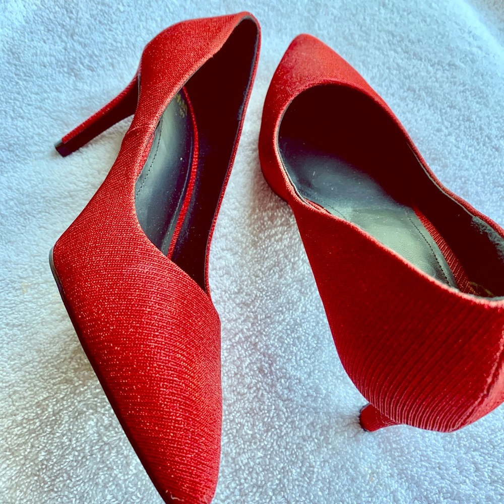 Red pumps